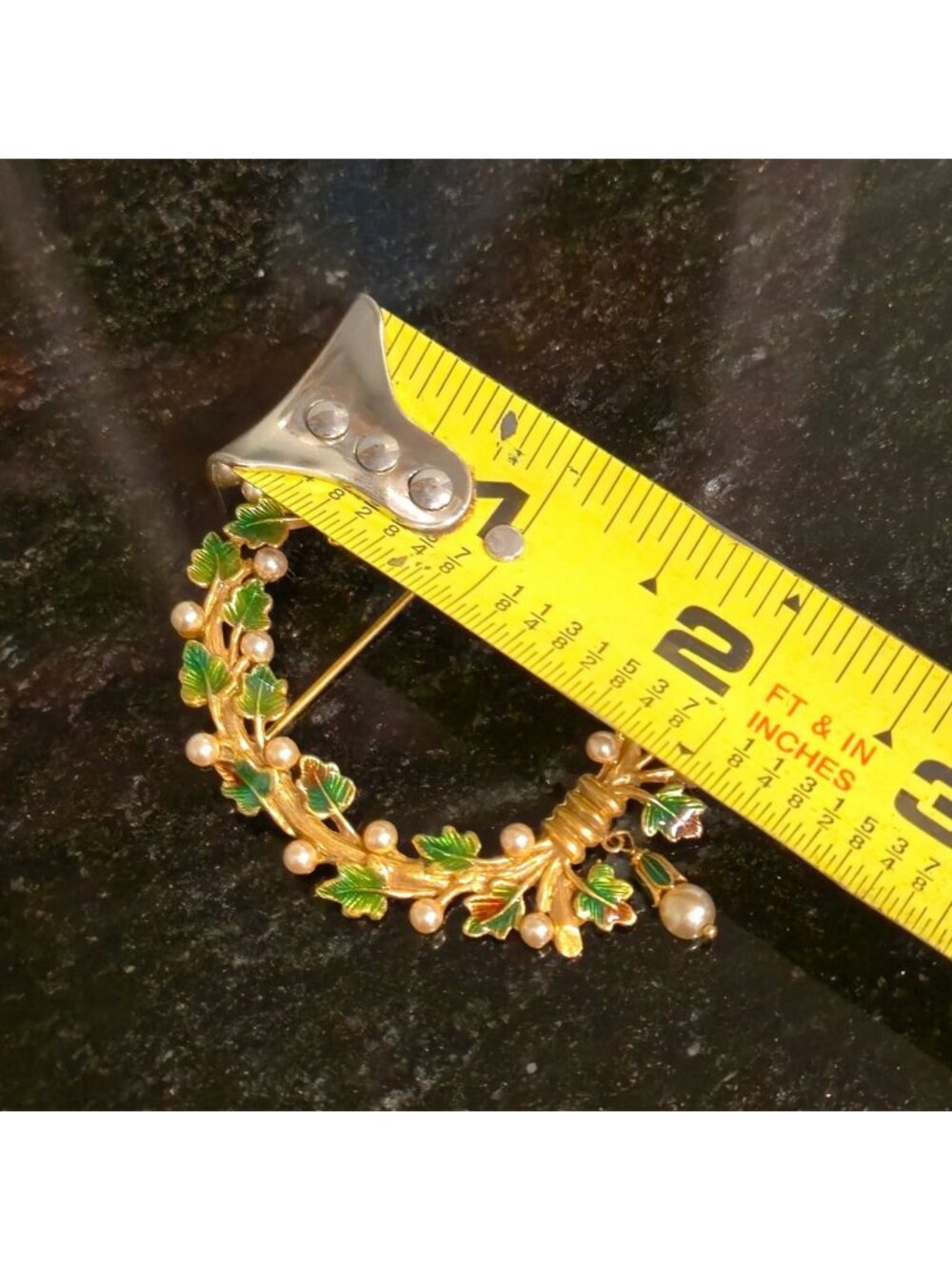 Metropolitan Museum Of Art Laurel Lavaliere BROOCH Enamel & Faux Pearl With Box - Picture 8 of 9